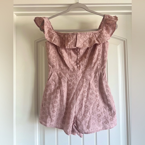 Urban Outfitters Kimchi Blue Jeena Eyelet Off-The-Shoulder Romper sz S - Picture 14 of 16